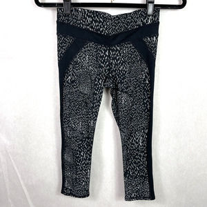 Fabletics Capri Cropped Leggings Black White Print Womens Size Small Yoga Active